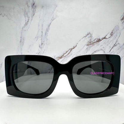VERSACE VE4496U Gb1/87 black oversized sunglasses with gold logo front view with box.