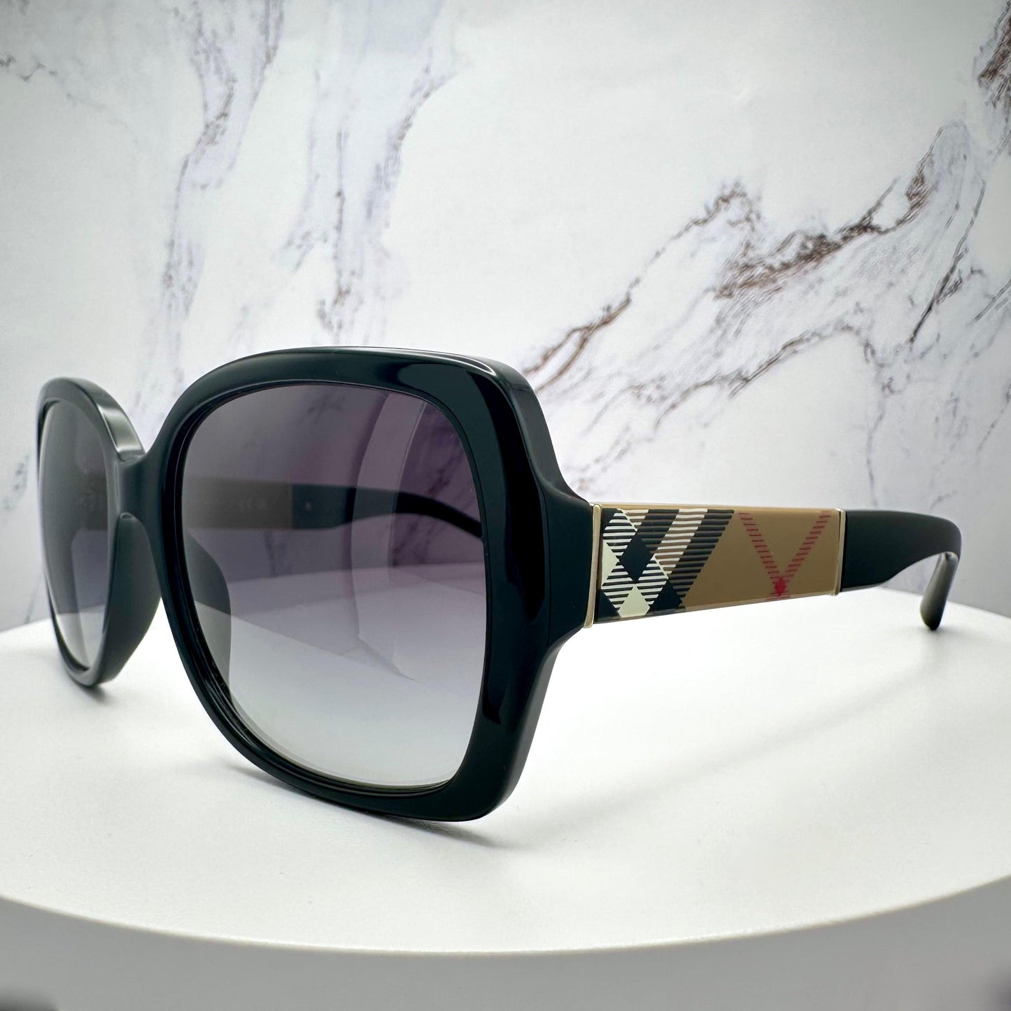 Burberry 0BE4160 34338G black oversized grey lens square brown check arm sunglasses side view
