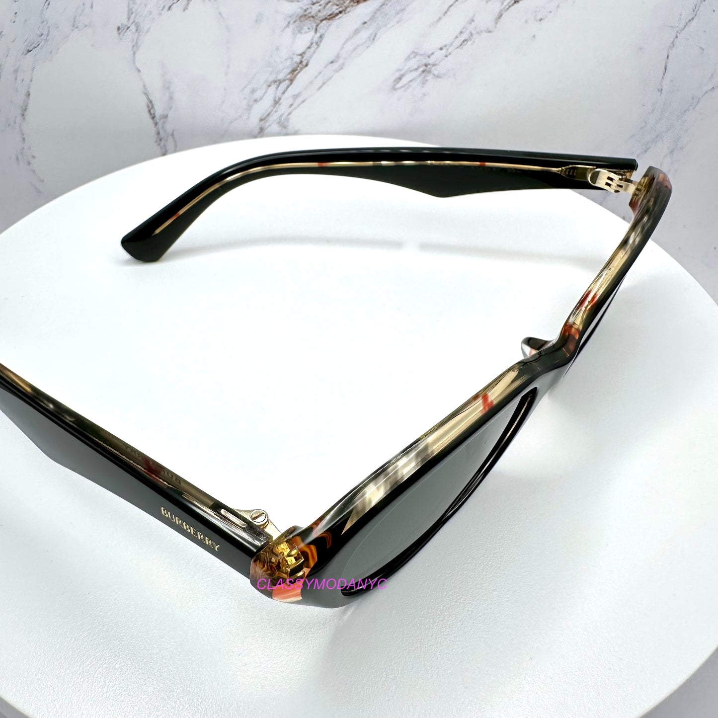 BE4447D 412187 Burberry sunglasses black oval check gold letter logo top view 