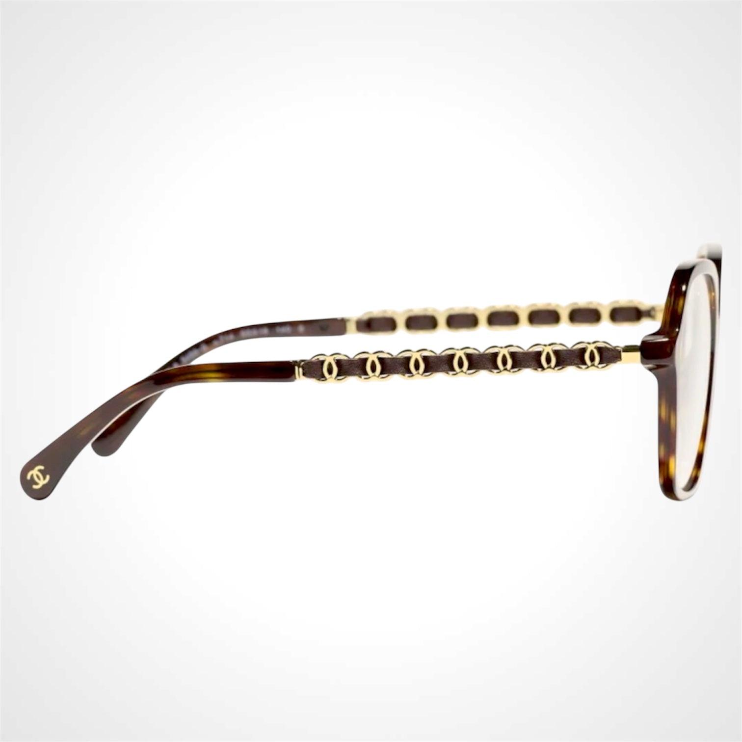 CHANEL CH3489Q C714 brown tortoise chain arm oversized eyeglasses side view.