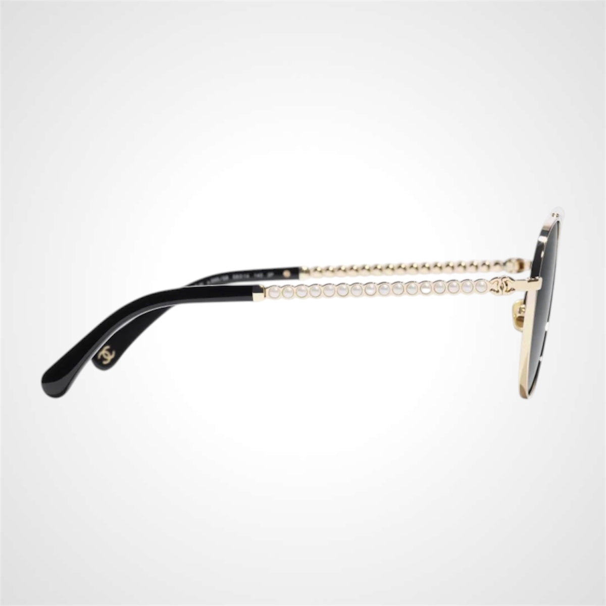 CH4298H C395/S8 Chanel aviator pilot side view with pearls 