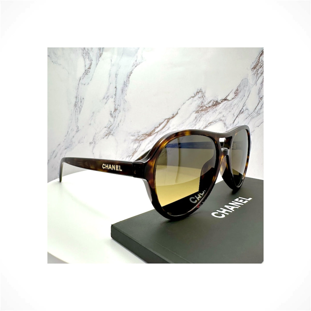CHANEL 5552U C714/W1 unisex brown Havana pilot aviator sunglasses with polarized gradient lenses and gold CHANEL logo