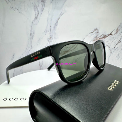 GG1985S 001 Gucci Sunglasses black side view with red green web arm with black case 