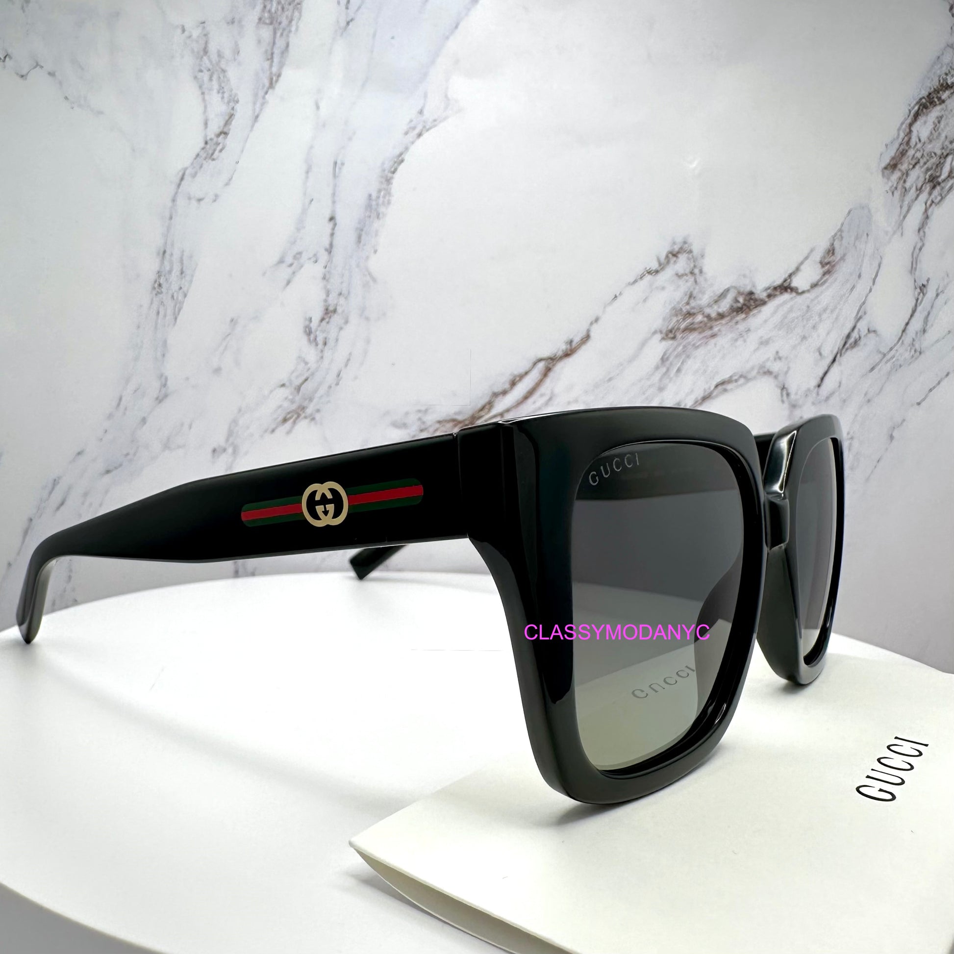 GG2102S 001 Gucci Sunglasses black square with case and logo 