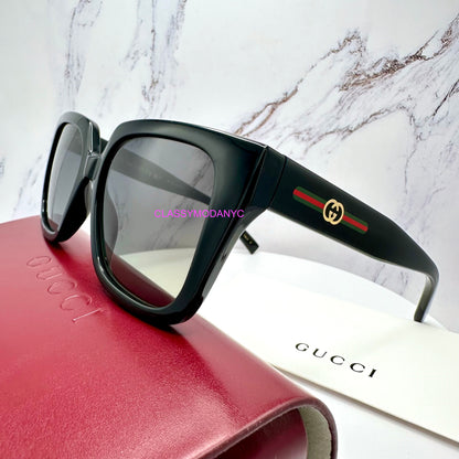 GG2102S 001 Gucci Sunglasses black square gold logo with case and web logo 