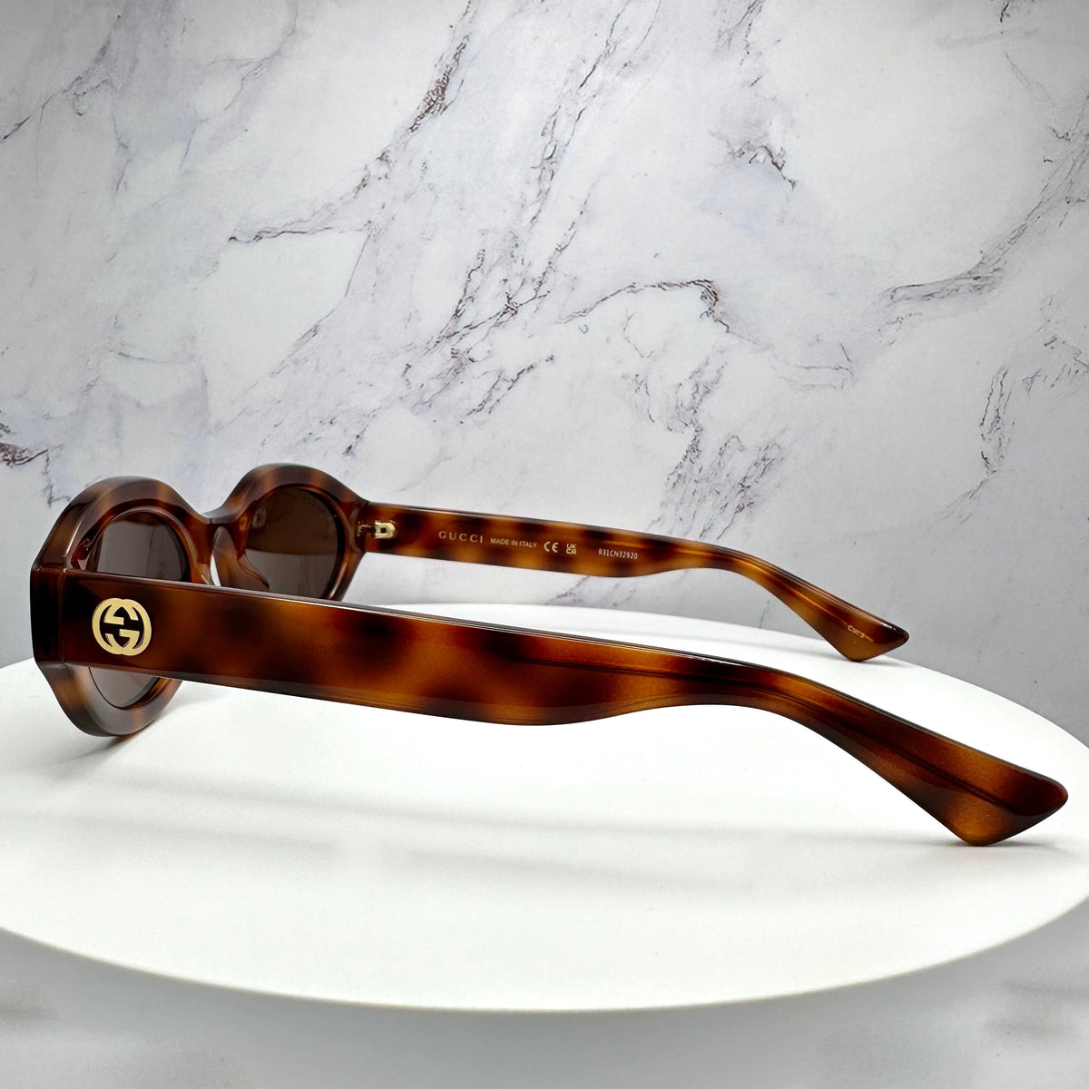 Gucci GG1579S 002 brown tortoise shell temple arm with gold interlocking GG logo