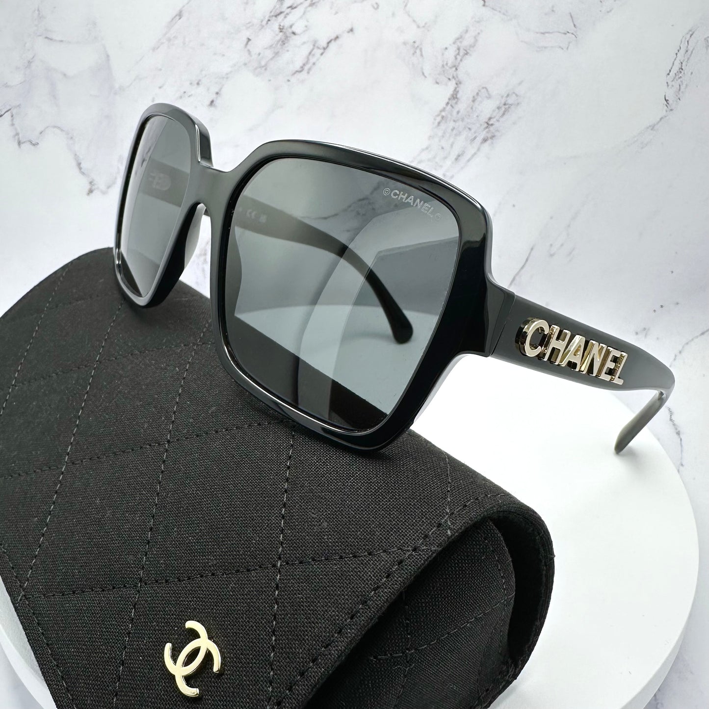 CHANEL Sunglasses CHANEL Gold Logo Black Oversized CH5408