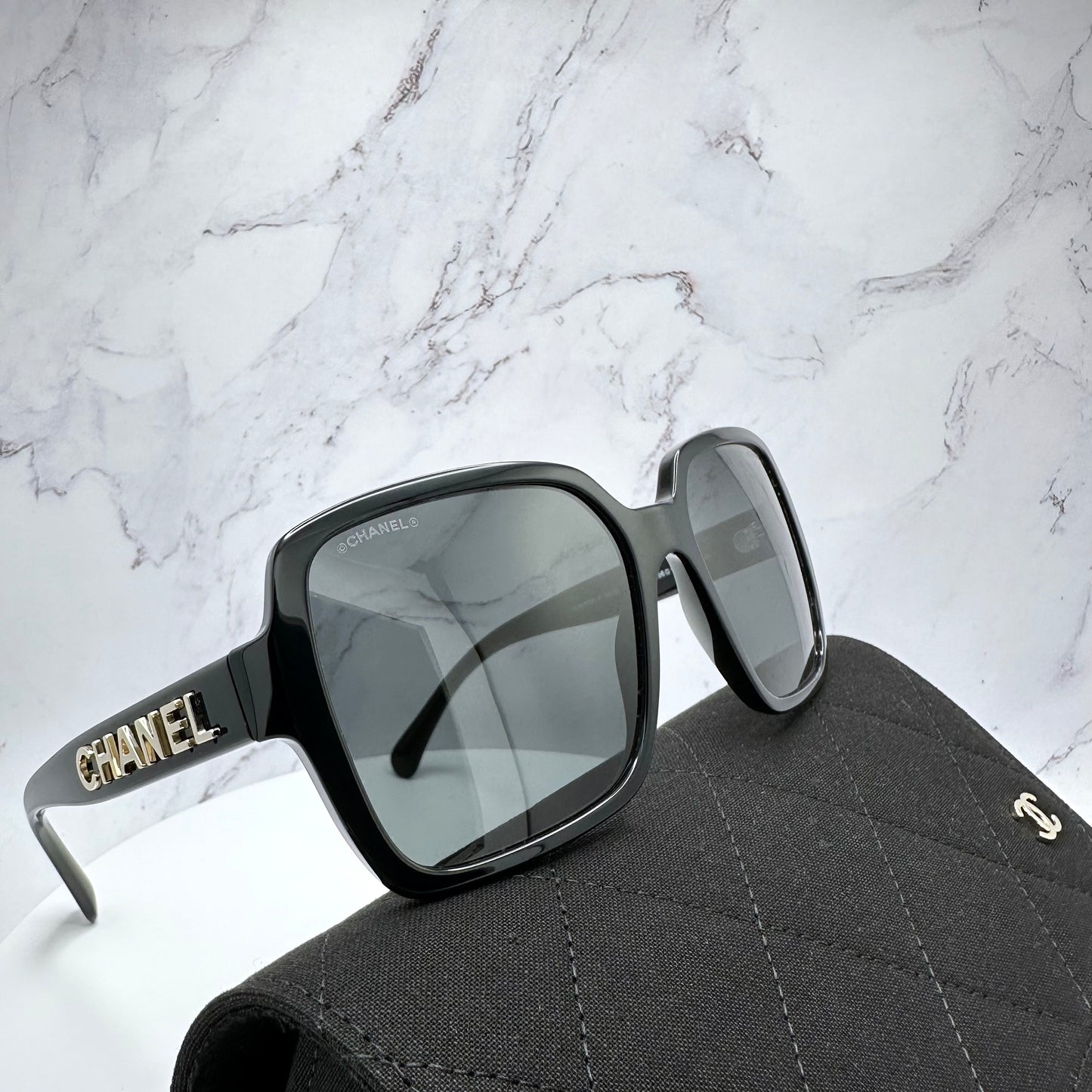 CHANEL Sunglasses CHANEL Gold Logo Black Oversized CH5408