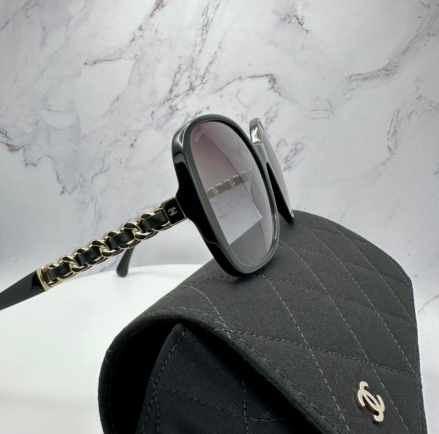 CHANEL Sunglasses Black Gold Classic Chain CC Logo CH5470Q