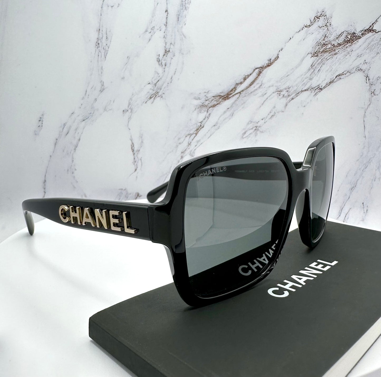 CHANEL Sunglasses CHANEL Gold Logo Black Oversized CH5408