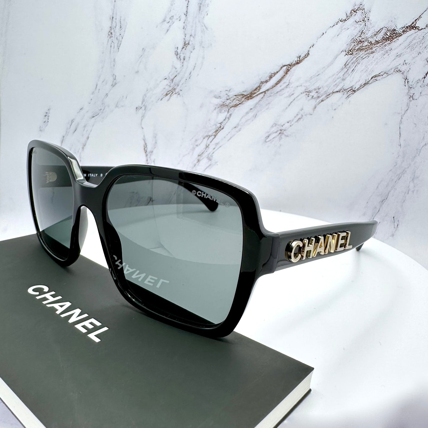 CHANEL Sunglasses CHANEL Gold Logo Black Oversized CH5408