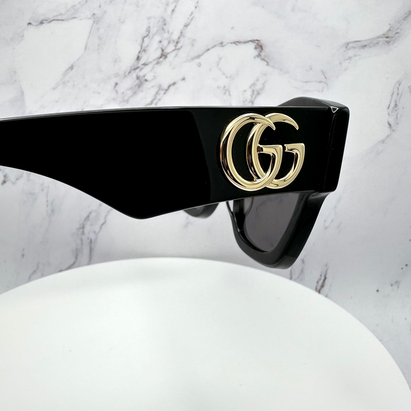 GUCCI GG1422S 001 Sunglasses Cat Eye Black Gold GG Logo