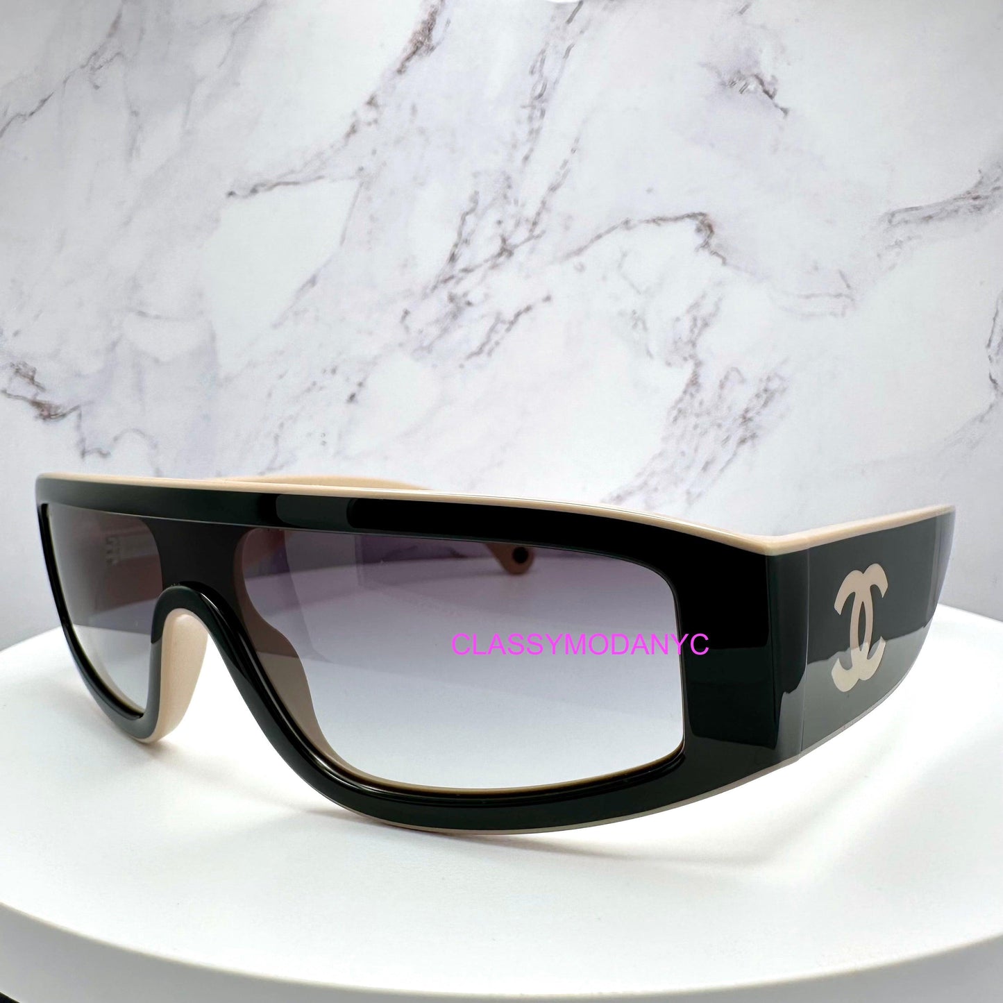 Chanel CH6057 C534/S6 black sunglasses with beige CC logo side view