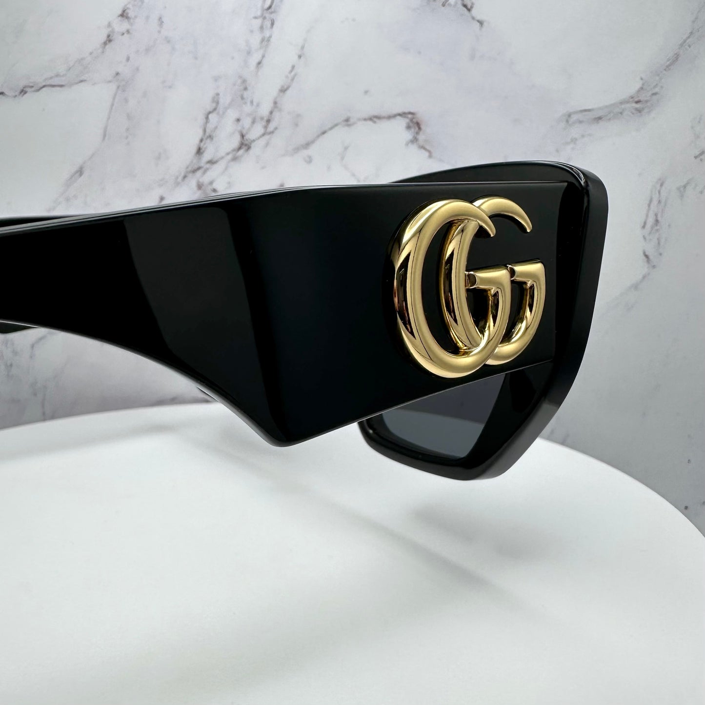 Gucci Black Gold Sunglasses Oversized GG Logo GG0956S 003