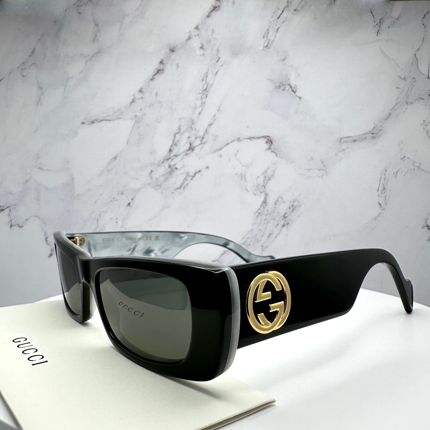 Gucci GG0516S Sunglasses Black Gold GG Rectangle 52mm